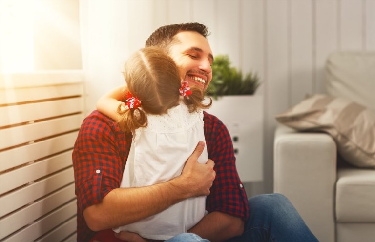 dad hugging daughter